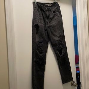 Black mom jean ripped !